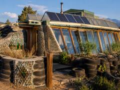 In 1996, a couple recycled 8,000 cans and 1,300 tires to build their house: this is how the enormous home they built from scratch turned out