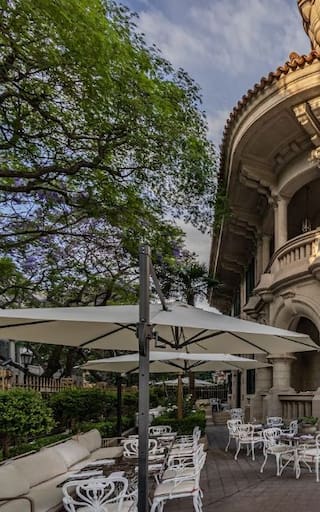 Llegó la primavera: 4 restaurantes con jardines y patios increíbles en Buenos Aires para comer al aire libre