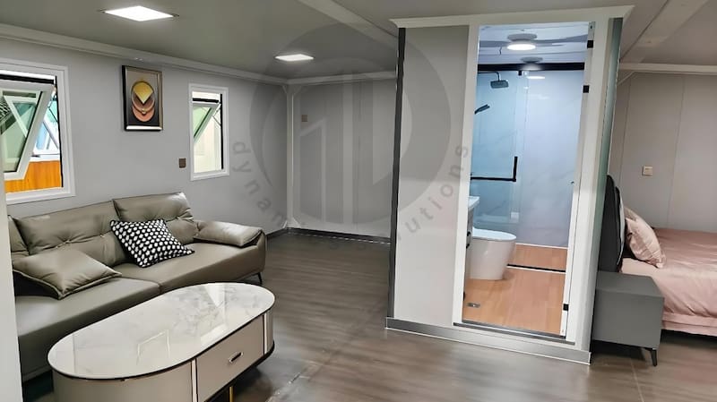 El interior de la casa prefabricada de Amazon.