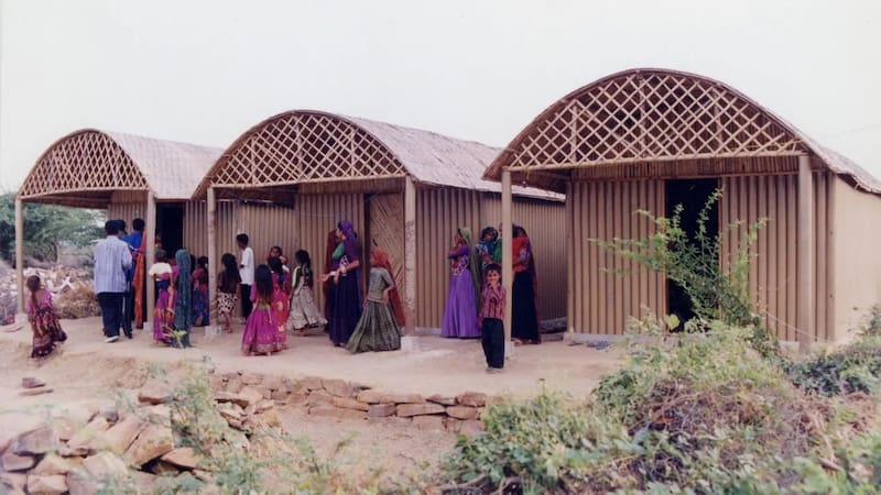 Ejemplo de casa hecha de papel en India, construida en 2001. Foto: Shigeru Ban Architects