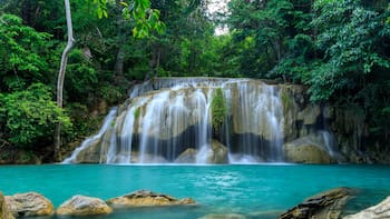 El pueblo de 700 habitantes que enamora por su impresionante cascada y monumentos históricos: está a solo 1 hora de Valencia