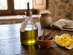 La mezcla del aceite de oliva, cáscara de limón y canela que todos usan: para qué sirve y cómo prepararla