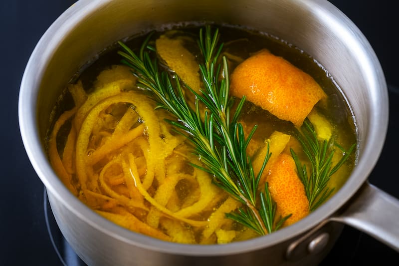 La cáscara de pomelo es un ingrediente natural muy utilizado para aromatizar el hogar. Fuente: Archivo.