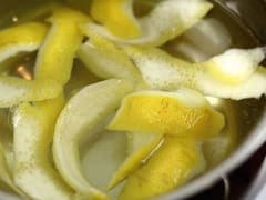 Mezclar bicarbonato de sodio y cáscaras de limón: para qué sirve y por qué recomiendan usarla