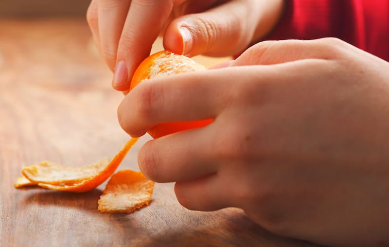 Hervir cáscaras de mandarina con canela: el truco casero que recomiendan los expertos en salud.
