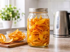 Para qué sirve mezclar cáscaras de naranja con vinagre blanco, por qué lo recomiendan y cómo prepararlo