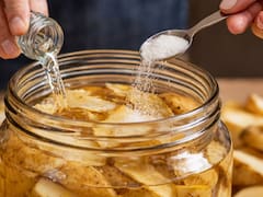 Mezclar cáscaras de papa con azúcar y bicarbonato | Para qué sirve y por qué recomiendan hacerlo