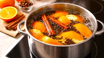 Hervir cáscara de naranja, canela y clavo: para qué sirve esta mezcla casera y por qué tantas personas la usan en casa