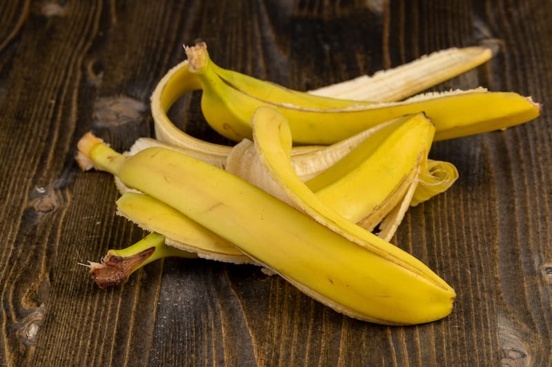 Las cáscaras de banana pueden usarse como abono casero.
