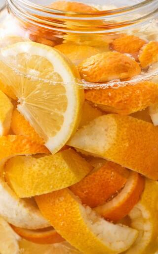 Cáscara de naranja con vinagre: por qué cada vez más personas usan esta mezcla y cuáles son sus beneficios