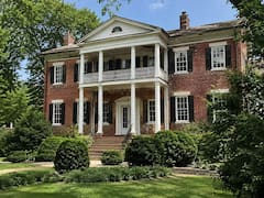 Buscan voluntarios para cuidar los jardines de una casona histórica en Estados Unidos: ofrecen alojamiento, desayunos y sólo 25 horas de trabajo