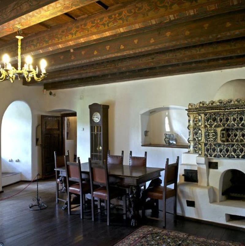 El "CASTILLO DE DRÁCULA" se encuentra en esta localidad: destaca por su belleza arquitectónica y escalofriantes historias.