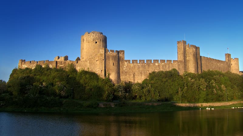 El castillo de Pembroke, en Gales, fue construido a finales del siglo XI y es conocido por ser el lugar de nacimiento de Enrique VII.