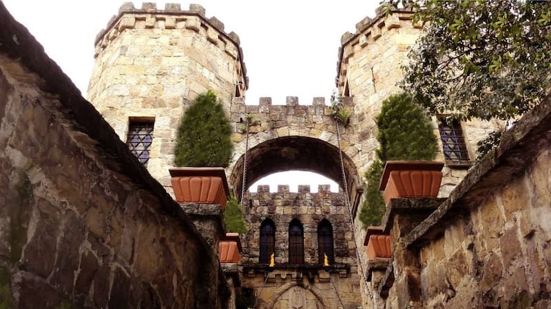 No está en Europa: en plena Bogotá se esconde un castillo de casi 100 años que imita al viejo continente.