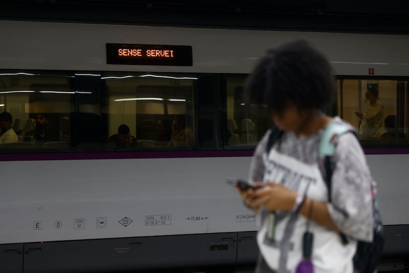 Aspecto de la Estación de Sants este miércoles cuando el servicio de trenes de Rodalies no funciona en Cataluña.