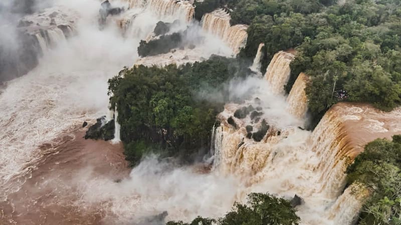 Cierran la Garganta del Diablo por 40 días ante una crecida histórica en Iguazú. Foto: Iguazú Argentina.