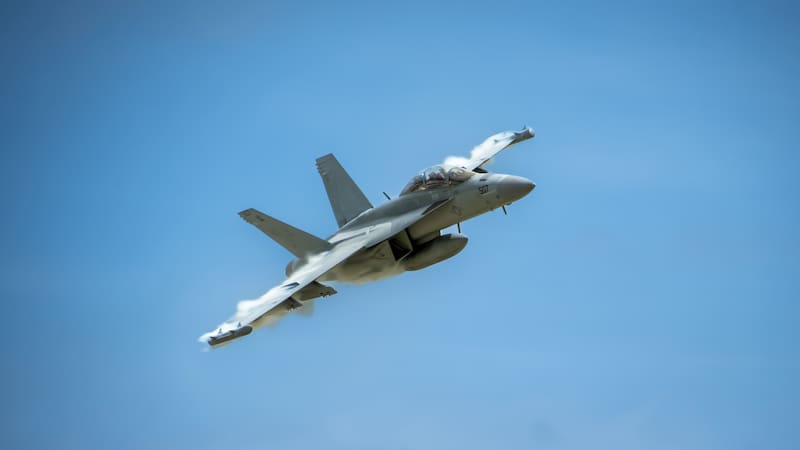 El avión puede transportar hasta 12 misiles aire-aire y fue diseñado para admitir diversas configuraciones de armamento.