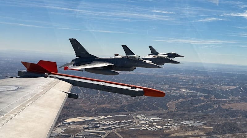 Caza F-16 Fighting Falcon.