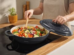 Esta cazuela de hierro fundido de Lidl es ideal para regalar en el Día del Padre: es perfecta para asar, estofar o cocer alimentos al vapor