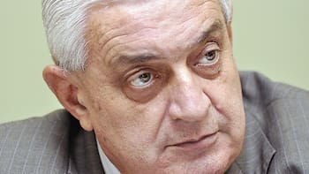 Quiénes son los brokers y financistas que quieren desplazar a Adelmo Gabbi de la Bolsa de Comercio