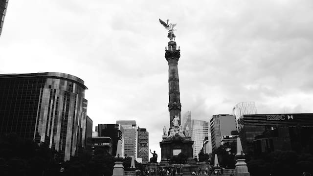 Frenazo económico: Analistas recortan pronóstico del PIB de México tras un primer trimestre crítico