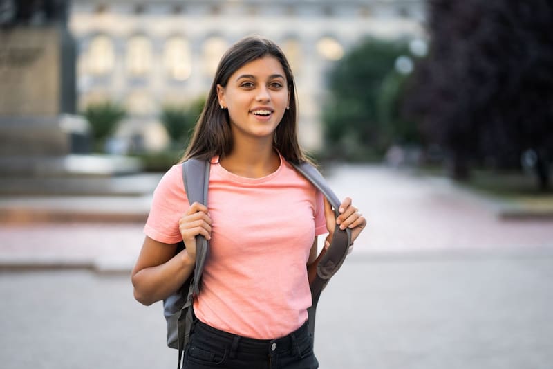 La SCJN recordó que ninguna institución pública puede impedir el acceso o la permanencia en la educación superior por el pago de cuotas administrativas. Fuente: Shutterstock