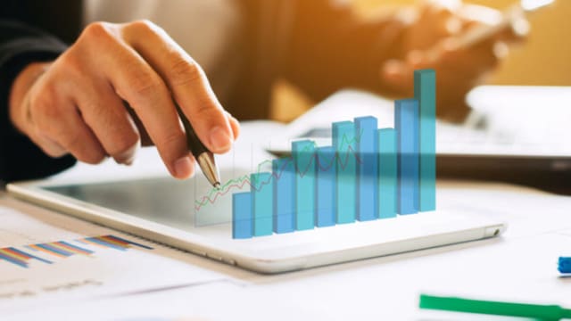 Cómo invertir en CEDEARs: guía completa para empezar a ganar en dólares comprando en pesos