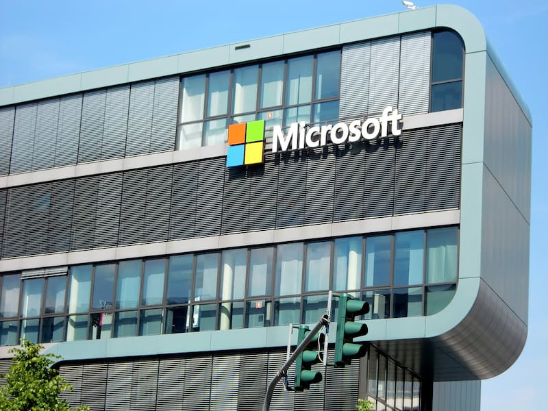 Es necesario tener activa una cuenta comitente para invertir en el CEDEAR de Microsoft. Imagen ilustrativa.