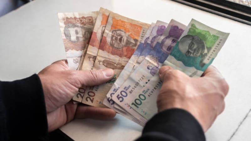 La decisión incluye retroactivos y el reconocimiento de intereses moratorios, garantizando el cumplimiento de los derechos de los trabajadores en Colombia.