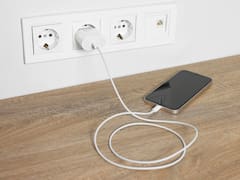Qué se conecta primero: el cable al celular o el cable al enchufe o toma
