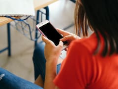 La provincia de Buenos Aires limitará los celulares en las escuelas: cómo funcionará y desde cuándo