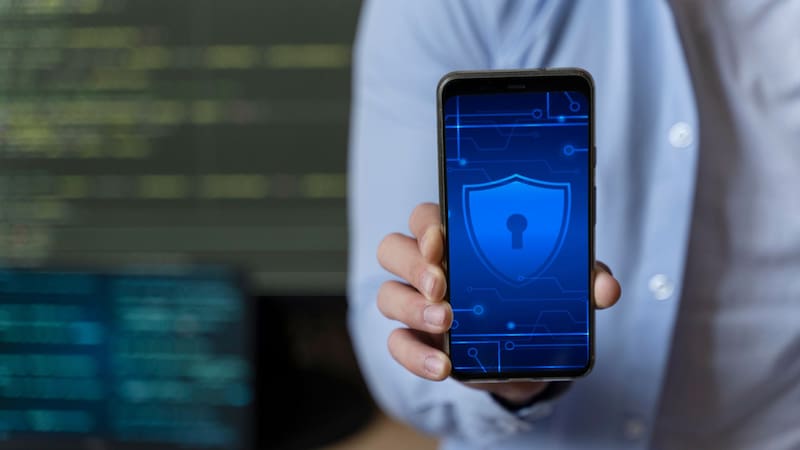 El plan de ciberseguridad incluye acciones para detectar deepfakes, desinformación y campañas coordinadas de manipulación digital. (Fuente: Freepik).