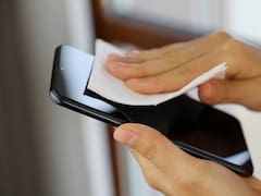 Qué porcentaje de alcohol usar para limpiar y desinfectar el celular y cómo hacerlo correctamente