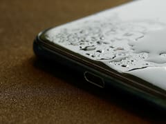 Qué hacer si el celular detecta humedad en el puerto de carga: el error que puede dañarlo