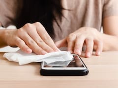 Por qué hay que limpiar la pantalla del celular y cómo hacerlo sin dañarla