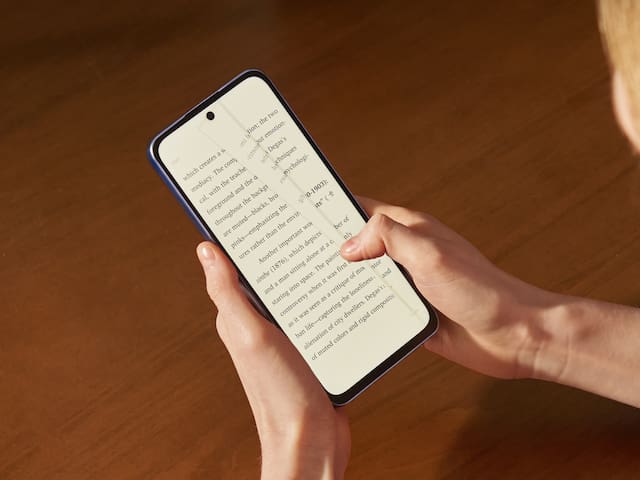 Ni tablet ni e-reader: el smartphone pensado para quienes pasan horas leyendo en pantalla
