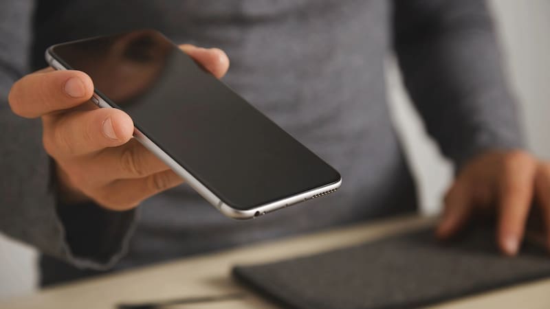 La resistencia de los teléfonos actuales ha dado un salto cuántico. Foto: Freepik.