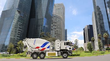 Reporte récord no frena desliz de Cemex en la bolsa, a pesar de revisar al alza sus metas para 2026