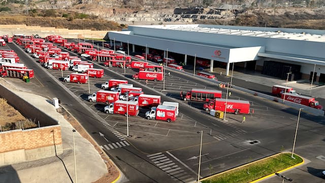 Embotelladora de Coca-Cola bajo presión: Arca Continental enfrenta menor consumo y prevé un 2026 moderado