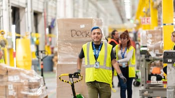 Amazon se adelanta a la temporada de ofertas y fortalece su red logística con miles de empleos temporales