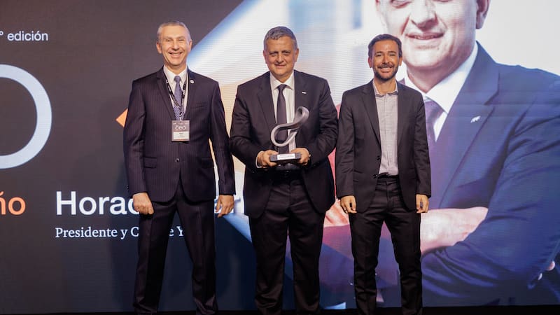 Miguel Urus, socio a cargo de PwC; Horacio Marín, presidente y CEO de YPF, y Christian Findling, director general de El Cronista