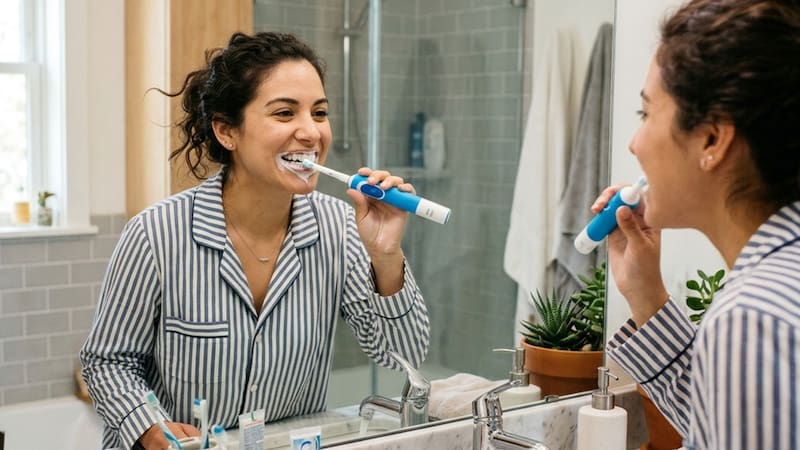 El cepillado diario y metódico es vital para mantener la salud bucal.