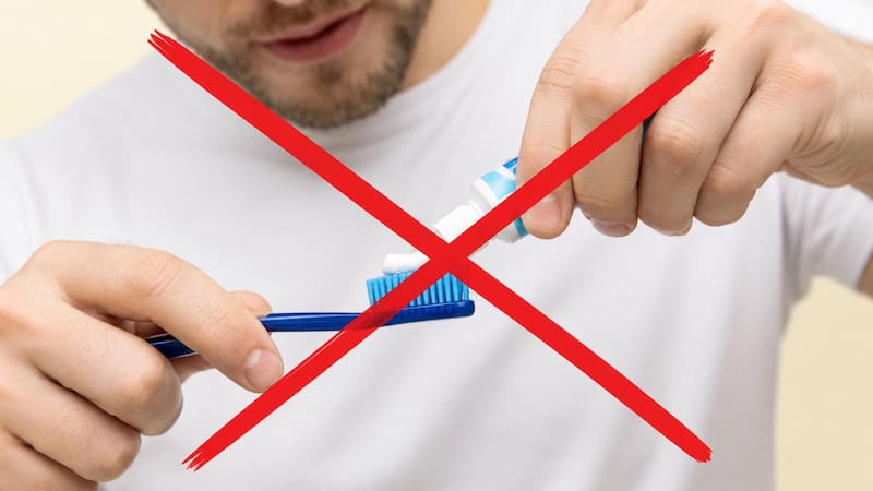 Los cepillos eléctricos incorporan movimientos automáticos que ayudan a eliminar la placa bacteriana de manera más uniforme.