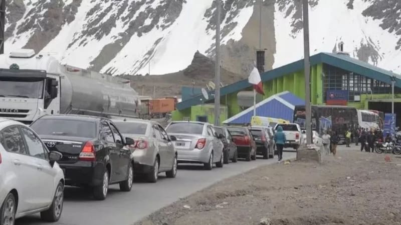 Tras 34 días cerrado, reabrió el paso internacional más importante de Mendoza y los vehículos de carga varados pudieron cruzar.