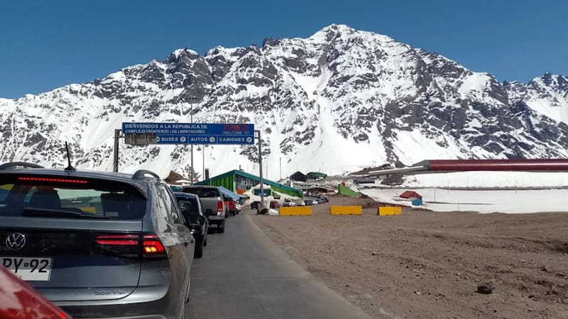 Tras 34 días cerrado, reabrió el paso internacional más importante de Mendoza y los vehículos de carga varados pudieron cruzar.