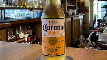 El Mundial 2026 eleva las apuestas por fabricante de Corona y Modelo, sus acciones subirían más de 40%