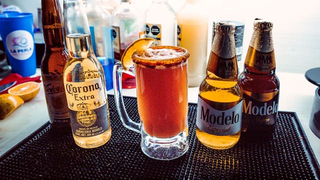 La revolución de la ‘chela’ en México: cómo Grupo Modelo convirtió la mezcla de banqueta en un negocio millonario
