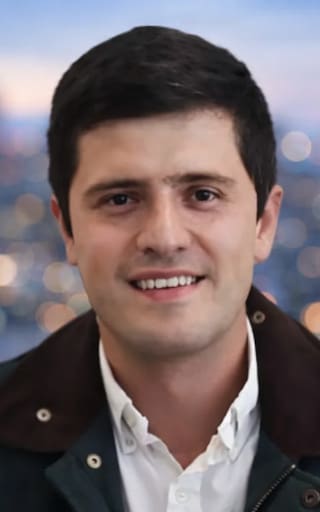 Empezó recogiendo basura en Australia y volvió como un empresario con más de 50 tiendas en todo el país: cómo construyó un imperio gastronómico