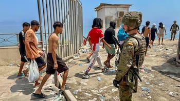 Magnus Brunner, comisario migratorio, amenazó con enviar tropas a Ceuta: “La Unión Europea está dispuesta”