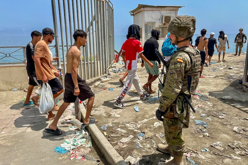 Vox exige que Marruecos asuma los costes derivados de la entrada de inmigrantes a Ceuta.